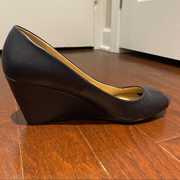 Ladies navy peep toe wedge heel pumps - Picture 4 of 5